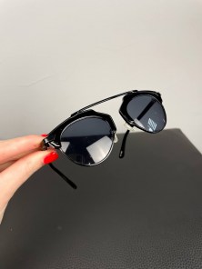 Солнцезащитные очки в современной оправе фото